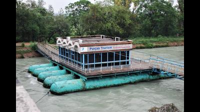 The floating restaurant building at Sirhind in Fatehgarh Sahib district. The floating restaurant building at Sirhind in Fatehgarh Sahib district.