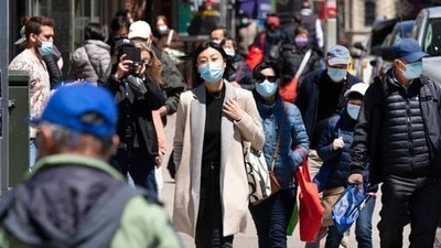 People walk the streets of New York, in the United States, as concerns peak over the spread of the delta variant of the coronavirus disease (Covid-19) in the country. (File Photo) People walk the streets of New York, in the United States, as concerns peak over the spread of the delta variant of the coronavirus disease (Covid-19) in the country. (File Photo)