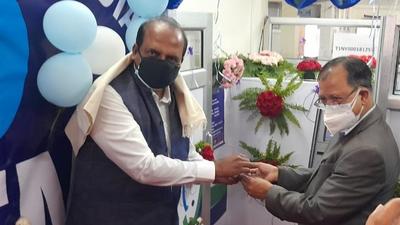 SBI chief general manager (Northeast Circle) Ramesh R S hands over the ATM to Dr R Nongrum, the medical superintendent of Dr Gordon Roberts Hospital. (HT photo) SBI chief general manager (Northeast Circle) Ramesh R S hands over the ATM to Dr R Nongrum, the medical superintendent of Dr Gordon Roberts Hospital. (HT photo)