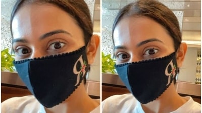Rakul Preet Singh shared a selfie from airport. Rakul Preet Singh shared a selfie from airport.