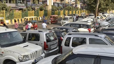 According to the norms, the FAR for a multilevel parking on a 3,000 square metre plot is 100 whereas for a 6,000 square metre plot, it is 60. (HT file photo. Representative image) According to the norms, the FAR for a multilevel parking on a 3,000 square metre plot is 100 whereas for a 6,000 square metre plot, it is 60. (HT file photo. Representative image)