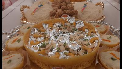 Different types of Ghewar, pheni and andarsey ki goli are the most sought-after sweet delicacies during Sawan. (HT Photo)