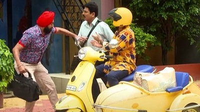 Sodhi prevents Mehta from going with Bhide. Sodhi prevents Mehta from going with Bhide.