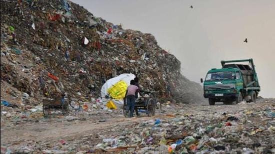 The daily generation of solid waste in Chandigarh is around 550-600 MT, but only 70-80 MT waste is processed every day. (HT FILE PHOTO)