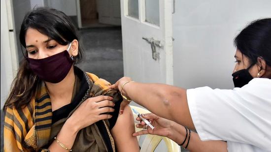 Karnataka, Aug 02 (ANI): A beneficiary receives a dose of the COVID-19 vaccine, at Dasappa Hospital, in Bengaluru on Monday. (ANI Photo) (ANI)