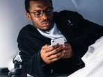 Study says snubbing friends to look at phone linked with mental health issues