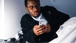 Study says snubbing friends to look at phone linked with mental health issues(Unsplash) Study says snubbing friends to look at phone linked with mental health issues(Unsplash)