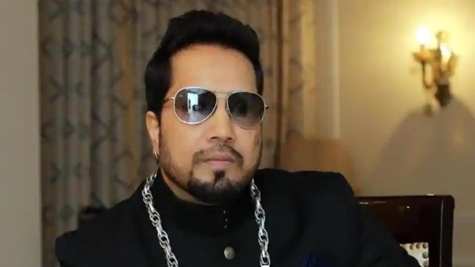 Mika Singh says those who criticise reality shows for featuring 'sob  stories' aren't being approached to judge them - Hindustan Times