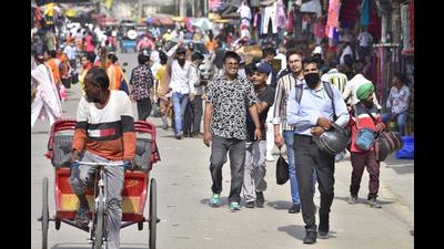 Visitors seen flouting Covid norms in Chaura Bazaar market in Ludhiana on Wednesday. (Harsimar Pal Singh/Hindustan Times)