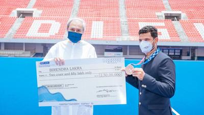 Odisha chief minister Naveen Patnaik felicitates Indian men’s hockey team vice-captain Birendra Lakra. (Sourced) Odisha chief minister Naveen Patnaik felicitates Indian men’s hockey team vice-captain Birendra Lakra. (Sourced)