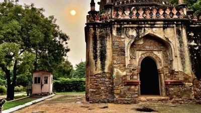 In the absence of its sunset hour people, the monument is permeated with a profoundly different character, a more solitary one. In the absence of its sunset hour people, the monument is permeated with a profoundly different character, a more solitary one.