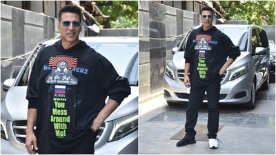 Akshay added a dose of his quirky personality and playfulness in his look by wearing mismatched shoes. He wore a black and a white shoe with his outfit and rounded it off with aviators. (Varinder Chawla) Akshay added a dose of his quirky personality and playfulness in his look by wearing mismatched shoes. He wore a black and a white shoe with his outfit and rounded it off with aviators. (Varinder Chawla)