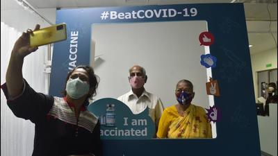 Senior citizen beneficiary pose at selfie point after taking a dose of Covid-19 vaccine in Global Hospital at Parel. (Anshuman Poyrekar/HT Photo) Senior citizen beneficiary pose at selfie point after taking a dose of Covid-19 vaccine in Global Hospital at Parel. (Anshuman Poyrekar/HT Photo)