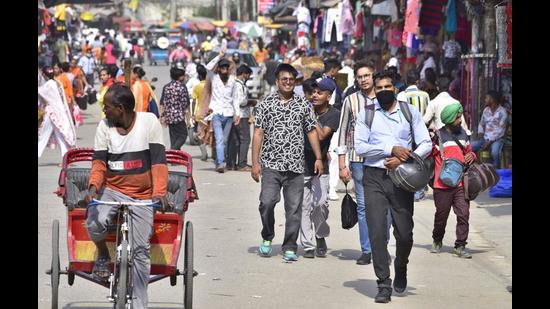 Visitors seen flouting Covid norms in Chaura Bazaar market in Ludhiana on Wednesday. (Harsimar Pal Singh/Hindustan Times)