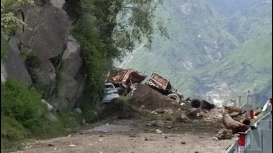 The vehicles buried under the debris at Negulsari in Kinnaur district of Himachal Pradesh on Wednesday, August 11. (HT photo)