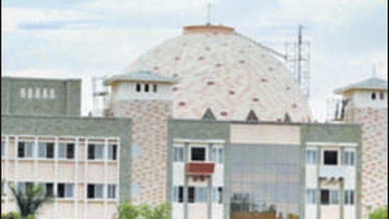 PMC building in Pune. According to a survey, 60 officials claim vehicle allowance, but still use PMC cars. (HT)