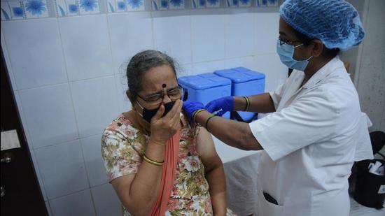 A senior citizen gets vaccinated against Covid-19 in Thane. (PRAFUL GANGURDE/HT)