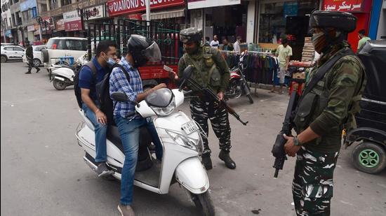 Security personnel check the ID of a vehicle in Srinagar on Wednesday. (ANI) Security personnel check the ID of a vehicle in Srinagar on Wednesday. (ANI)
