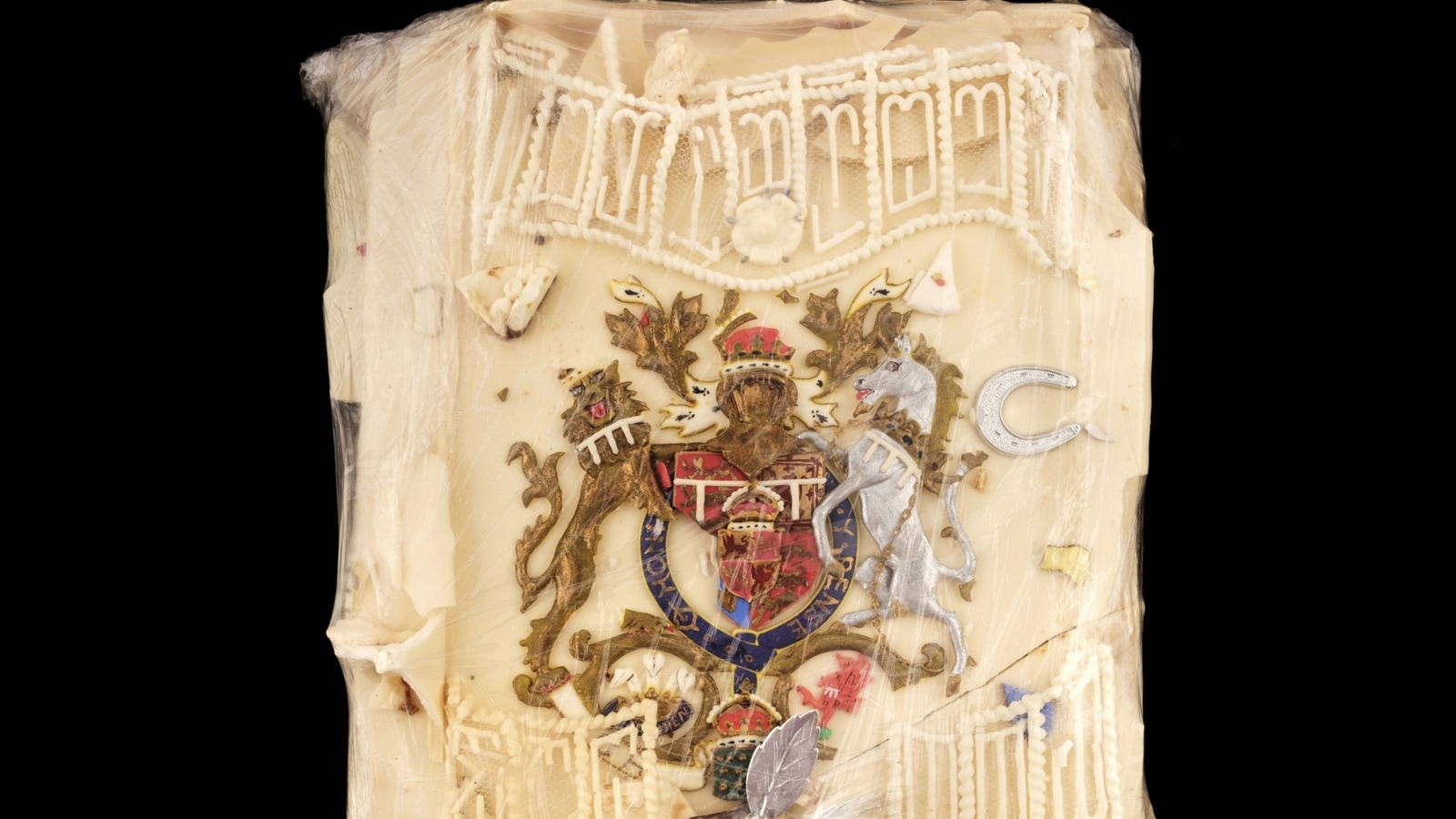 A slice of Prince Charles and Princess Diana's wedding cake sells for USD 2k