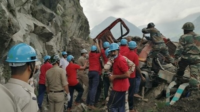 Indo-Tibetan Border Police (ITBP) personnel remove a damaged truck during a rescue operation at the landslide site in Kinnaur district, Himachal Pradesh. (REUTERS)