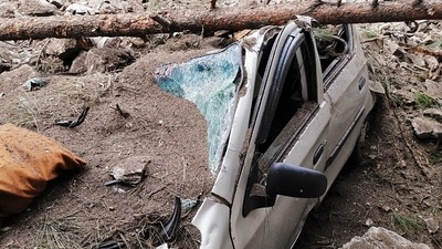 A vehicle hit by boulders and debris as a massive landslide occurs at Nigulsari, in Kinnaur on August 11. (ANI) A vehicle hit by boulders and debris as a massive landslide occurs at Nigulsari, in Kinnaur on August 11. (ANI)