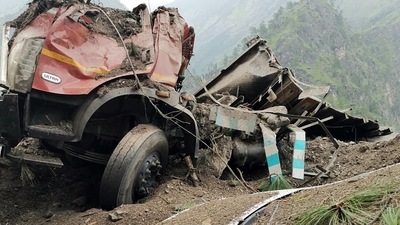 A vehicle hit by boulders and debris as a massive landslide occurs at Nigulsari, in Kinnaur, Himachal Pradesh. (ANI) A vehicle hit by boulders and debris as a massive landslide occurs at Nigulsari, in Kinnaur, Himachal Pradesh. (ANI)