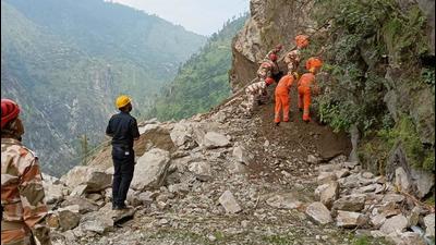 NDRF and ITBP teams during the rescue operation at the landslide in Kinnaur, on Wednesday. (HT Photo) NDRF and ITBP teams during the rescue operation at the landslide in Kinnaur, on Wednesday. (HT Photo)