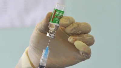 So far, 411,068,420 first doses and 117,859,424 second doses have been administered to eligible beneficiaries across the country. (Representational image) So far, 411,068,420 first doses and 117,859,424 second doses have been administered to eligible beneficiaries across the country. (Representational image)