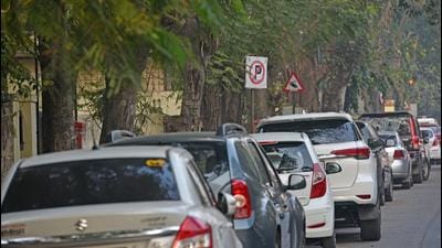 The Bombay HC expressed concerns over illegal on-street parking. (HT FILE) The Bombay HC expressed concerns over illegal on-street parking. (HT FILE)