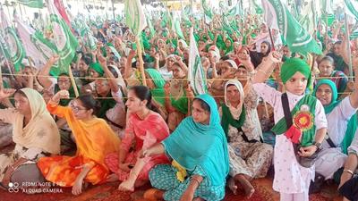 Farm leaders addressed a gathering in Barnala; they said their stir was represented the struggle of capitalism versus the labour class. (HT Photo)