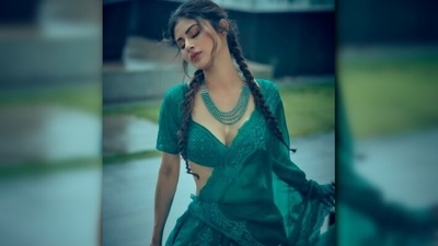 Recently, Mouni Roy took to her Instagram handle to share a few pictures in an emerald green embroidered lehenga. (Instagram/@imouniroy) Recently, Mouni Roy took to her Instagram handle to share a few pictures in an emerald green embroidered lehenga. (Instagram/@imouniroy)