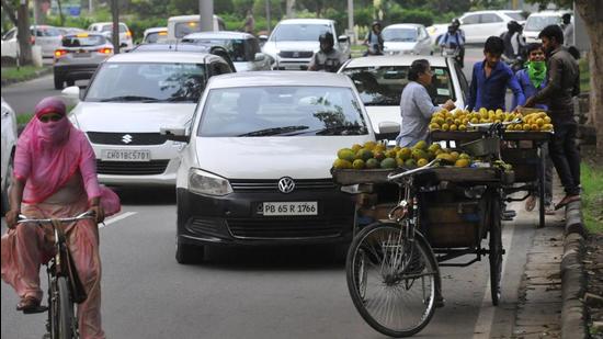 Despite routine drives by authorities, the vendors return to the roadsides after a few days, say residents. (Keshav Singh/HT)