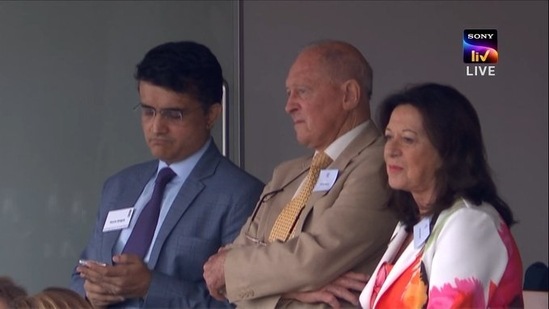 Twitter goes crazy after spotting Ganguly with Boytcott in Lord's stands Twitter goes crazy after spotting Ganguly with Boytcott in Lord's stands