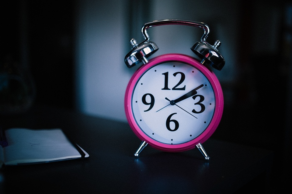 If you are unable to sleep at night, a number of factors including unstructured days and lack of routine are to be blamed. You must avoid these sleeping mistakes and follow some simple tips to sleep well.(Unsplash) If you are unable to sleep at night, a number of factors including unstructured days and lack of routine are to be blamed. You must avoid these sleeping mistakes and follow some simple tips to sleep well.(Unsplash)