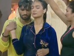 Ridhima Pandit pours Dettol on Divya Agarwal during a Bigg Boss OTT task. Ridhima Pandit pours Dettol on Divya Agarwal during a Bigg Boss OTT task.