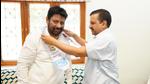 Pardeep Chhabra joined the AAP in the presence of its national convener Arvind Kejriwal in New Delhi. (HT Photo) Pardeep Chhabra joined the AAP in the presence of its national convener Arvind Kejriwal in New Delhi. (HT Photo)