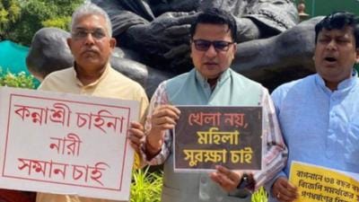 A critic of Ghosh, senior BJP leader and former governor of Meghalaya and Tripura, Tathagata Roy, took a potshot on Twitter on Thursday, 48 hours after the incident and also posted a photograph of Dilip Ghosh holding the banner. (TWITTER.)