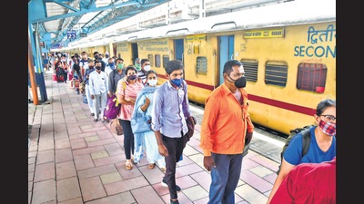 Passengers arriving from outstation trains queue up for a mandatory Covid-19 test at Dadar station in Mumbai on Friday (HT PHOTO)