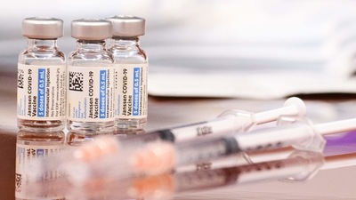 The rule will apply to around 25,000 department of health and human services employees who could come into contact with patients. (File Photo / AFP)