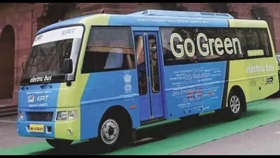 The fare of electricity-powered buses has been revised at par with CNG buses in Lucknow (Hindustan File Photo)