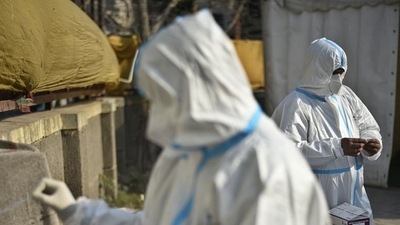 In a total sample size of 440,253, men constituted 59% of all infections, but accounted for 62.2% of total symptomatic cases. (Biplov Bhuyan/HT file photo) In a total sample size of 440,253, men constituted 59% of all infections, but accounted for 62.2% of total symptomatic cases. (Biplov Bhuyan/HT file photo)