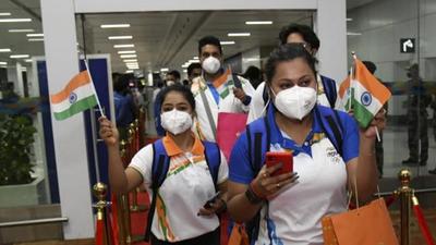**EDS: TWITTER IMAGE POSTED BY @SAIIndia ON SATURDAY JULY 17, 2021** New Delhi: Atheletes during a ceremony to see off the first batch of Indian athletes as they leave for Tokyo to participate in the Olympics, in New Delhi. (PTI Photo)(PTI07_17_2021_000190A) (PTI) **EDS: TWITTER IMAGE POSTED BY @SAIIndia ON SATURDAY JULY 17, 2021** New Delhi: Atheletes during a ceremony to see off the first batch of Indian athletes as they leave for Tokyo to participate in the Olympics, in New Delhi. (PTI Photo)(PTI07_17_2021_000190A) (PTI)
