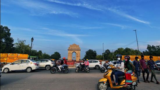 People throng India Gate to witness pleasant weather after rainfall, in New Delhi. (ANI file photo)