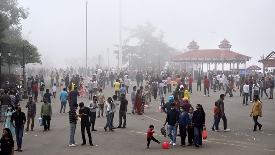Himachal Pradesh: An increase in the number of tourists seen at the Ridge in Shimla on Tuesday, August 10, 2021. (Deepak Sansta / HT PHOTO) Himachal Pradesh: An increase in the number of tourists seen at the Ridge in Shimla on Tuesday, August 10, 2021. (Deepak Sansta / HT PHOTO)