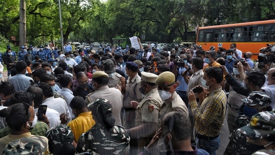 Security personnel and demonstrators seen during a protest against communal hatred at Jantar Mantar, in New Delhi. (Sanchit Khanna/HT file photo)