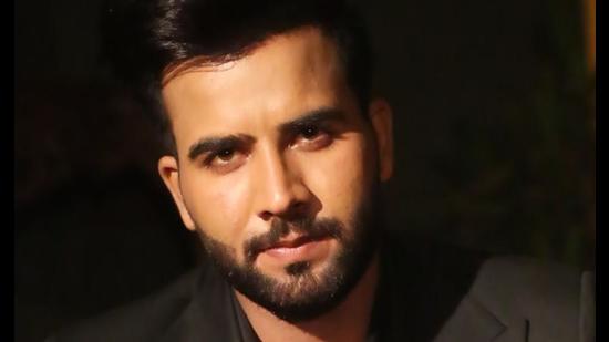 Singer Hira Thind (Sourced) Singer Hira Thind (Sourced)
