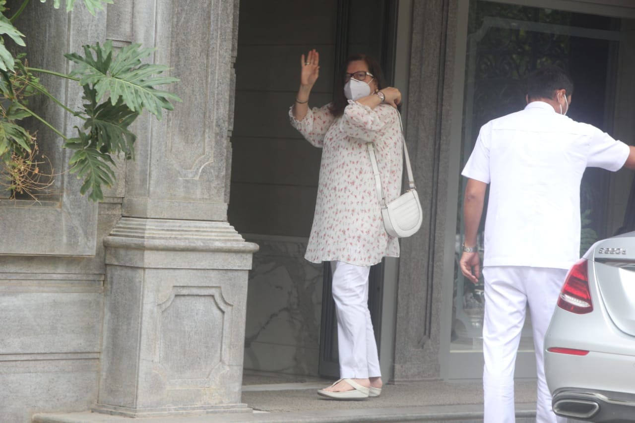 Babita at Randhir's home. Babita at Randhir's home.