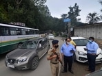 Police personnel are checking RT-PCR test reports of tourists coming to Shimla, Himachal Pradesh. ((Photo by Deepak Sansta / Hindustan Times)) Police personnel are checking RT-PCR test reports of tourists coming to Shimla, Himachal Pradesh. ((Photo by Deepak Sansta / Hindustan Times))
