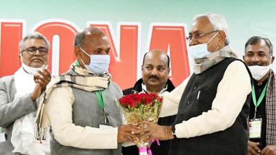 Bihar CM Nitish Kumar union steel minister  RCP Singh. (HT File)
