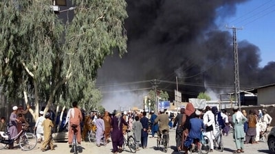 Plumes of smoke rise after fighting between Taliban and Afghan security personnel in Kandahar, Afghanistan, on August 12. (AP File Photo) Plumes of smoke rise after fighting between Taliban and Afghan security personnel in Kandahar, Afghanistan, on August 12. (AP File Photo)